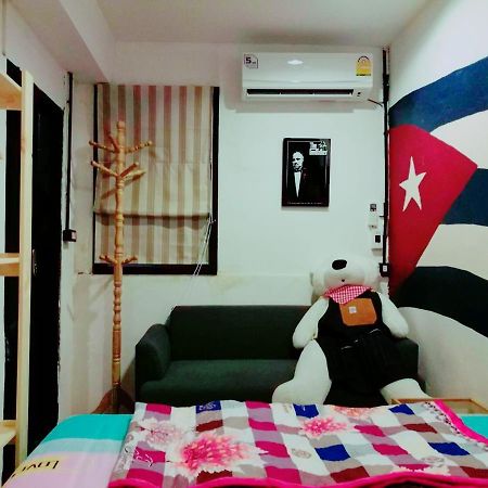 The Sleepless Boutique Hostel Bangkok Exterior photo