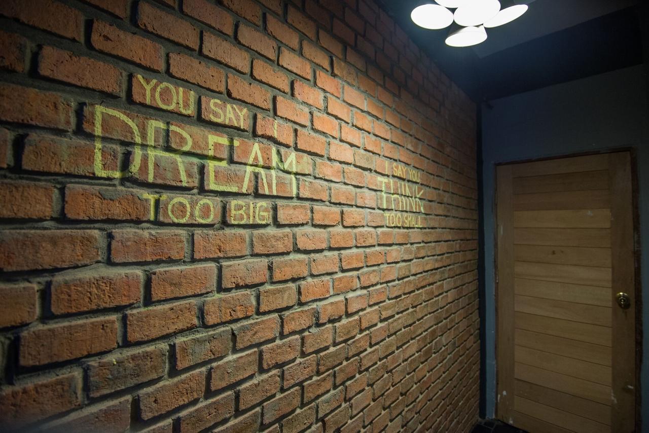 The Sleepless Boutique Hostel Bangkok Exterior photo