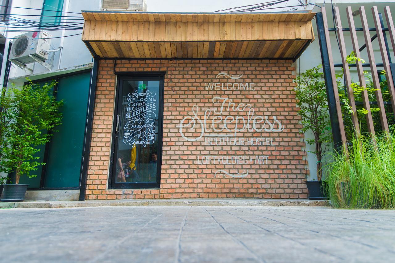 The Sleepless Boutique Hostel Bangkok Exterior photo