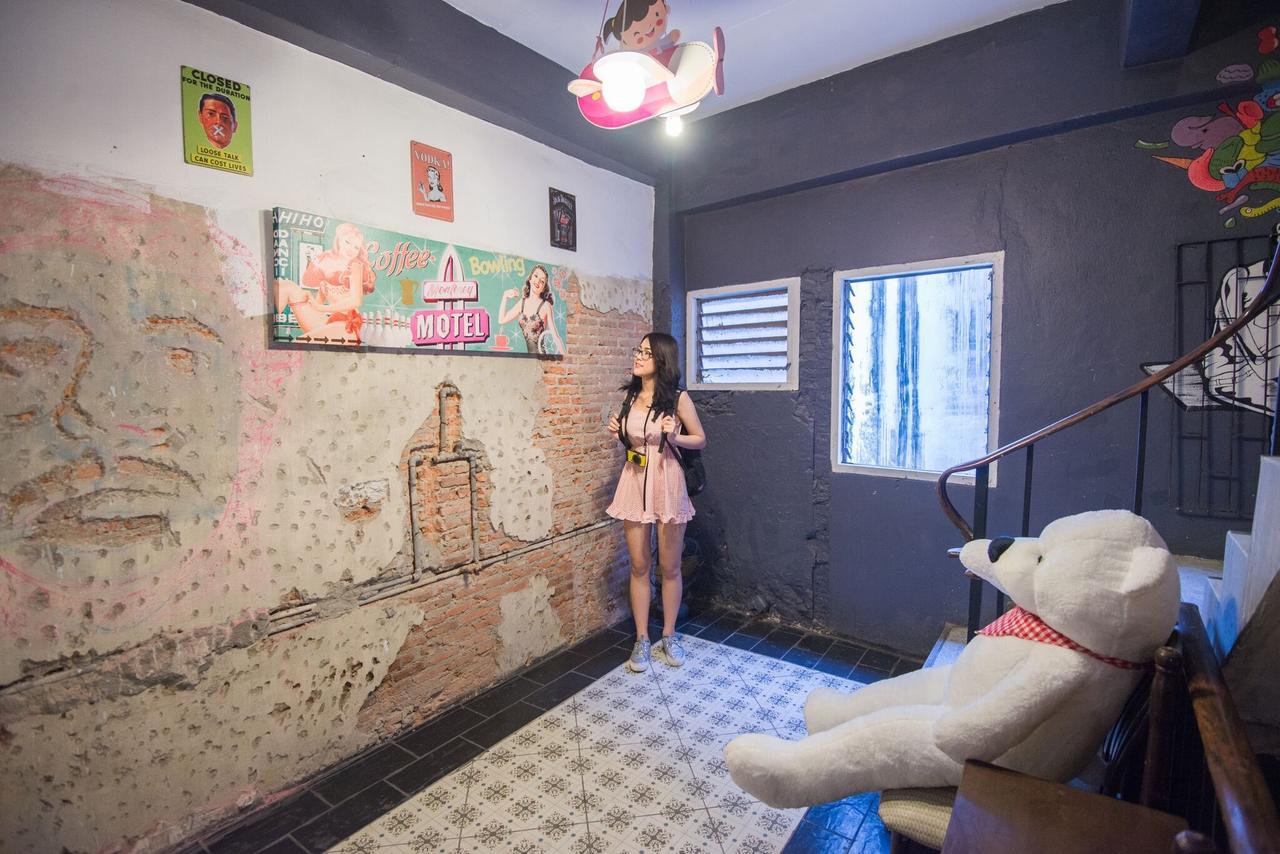 The Sleepless Boutique Hostel Bangkok Exterior photo