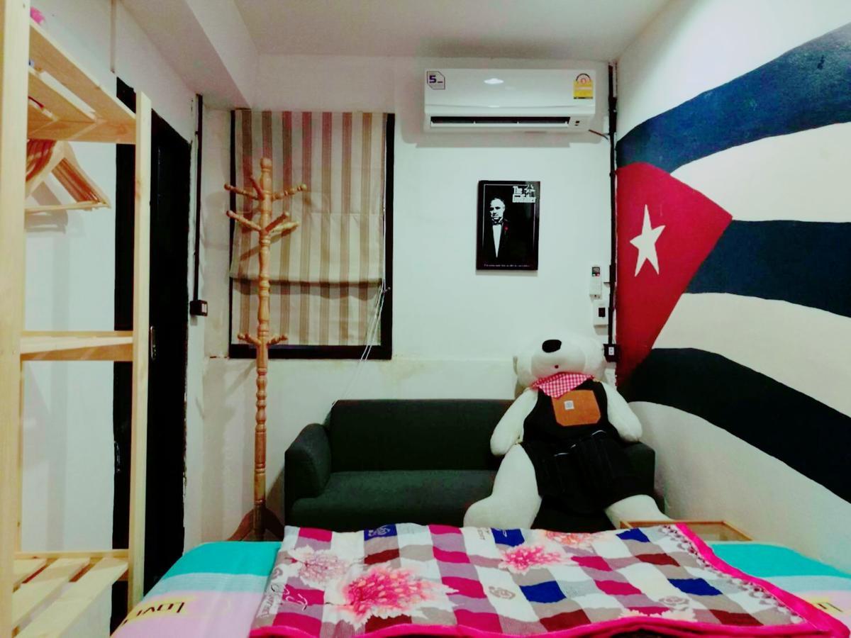 The Sleepless Boutique Hostel Bangkok Exterior photo
