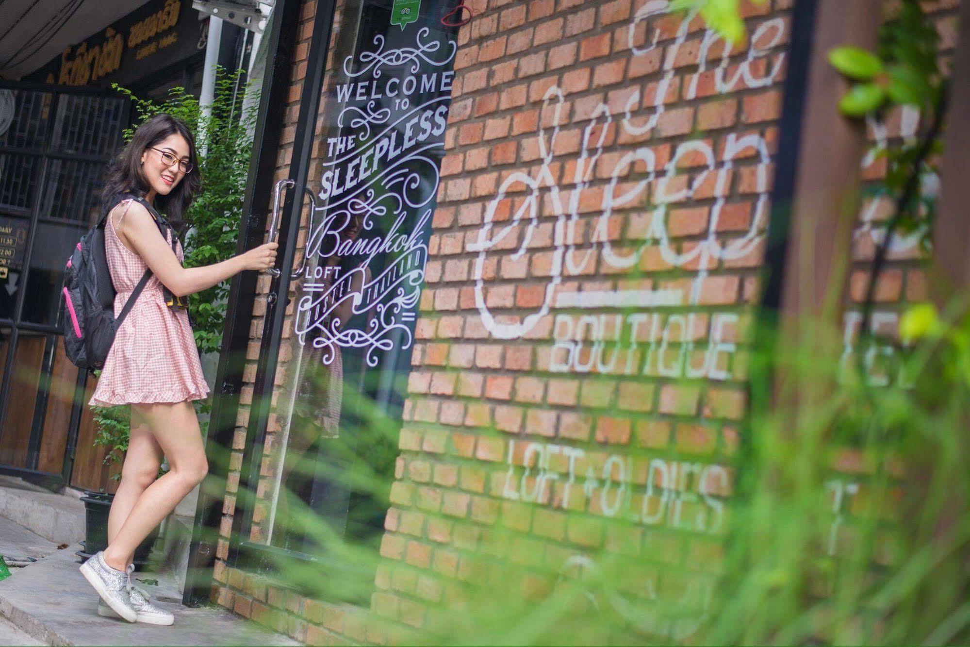 The Sleepless Boutique Hostel Bangkok Exterior photo