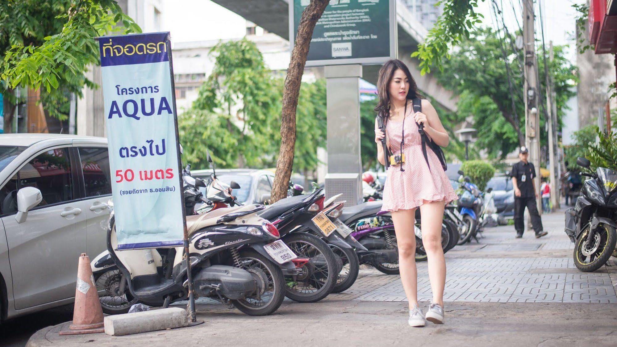 The Sleepless Boutique Hostel Bangkok Exterior photo