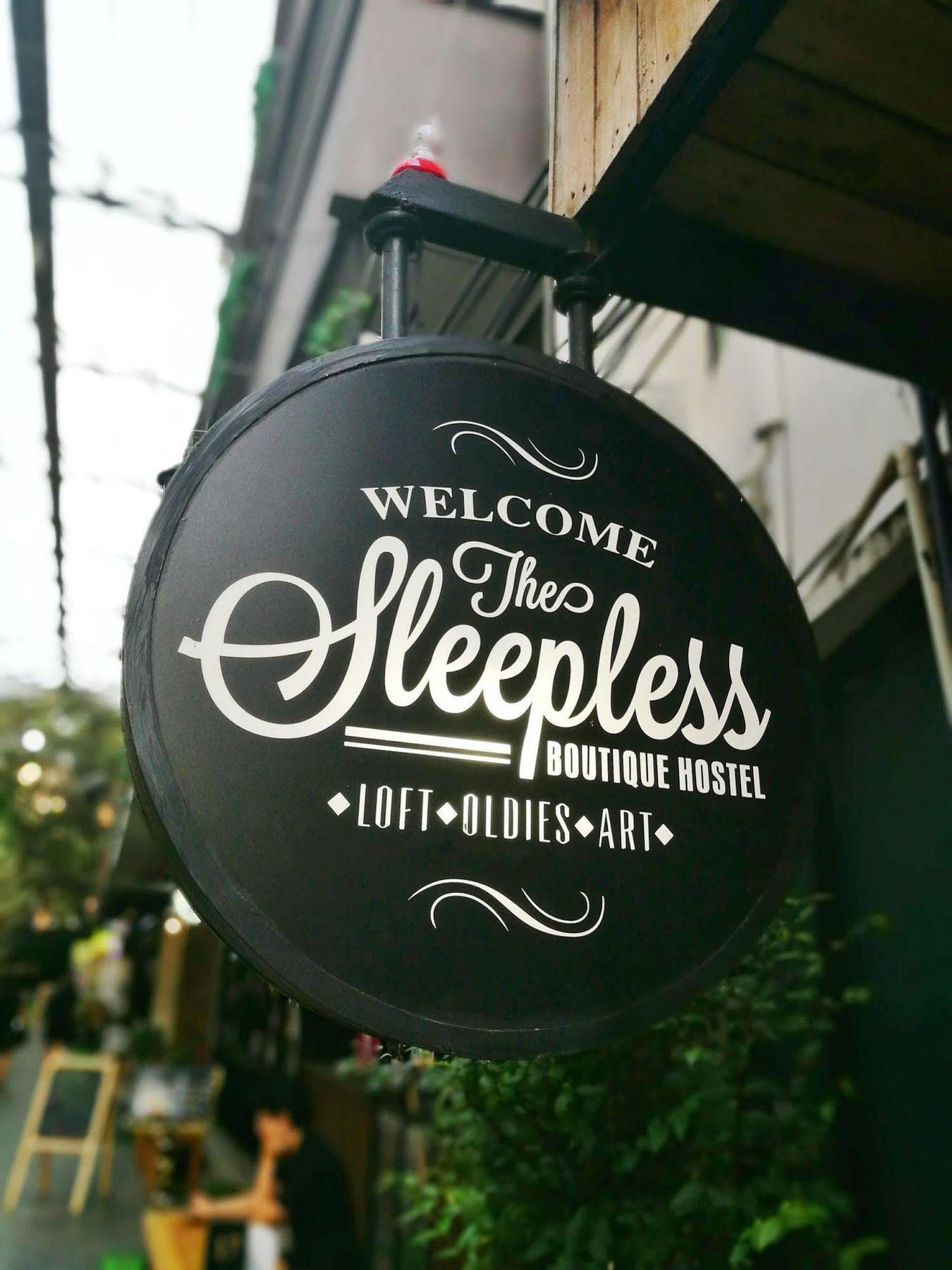 The Sleepless Boutique Hostel Bangkok Exterior photo