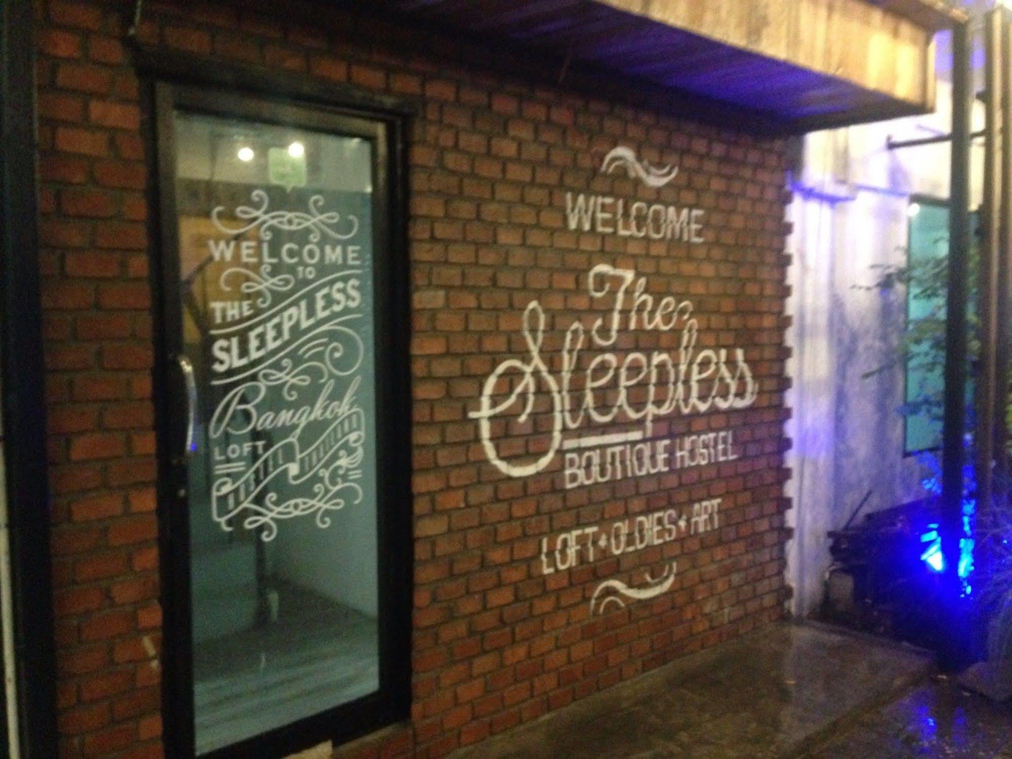 The Sleepless Boutique Hostel Bangkok Exterior photo